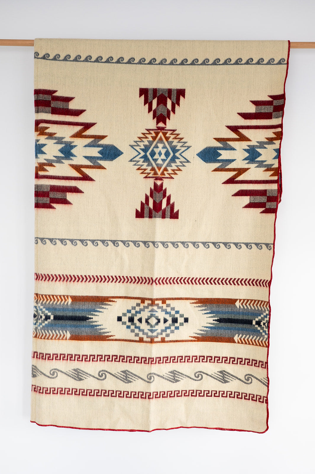 Maskuy Blanket - Crimson Ridge